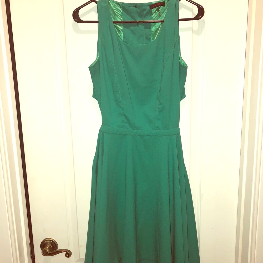 Summer dress (peep back)